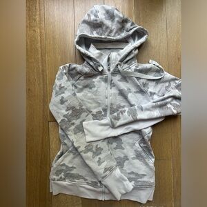 Athleta Triumph Jacket Womens Small Tan Camo Hooded Full Zip Athletic Casual